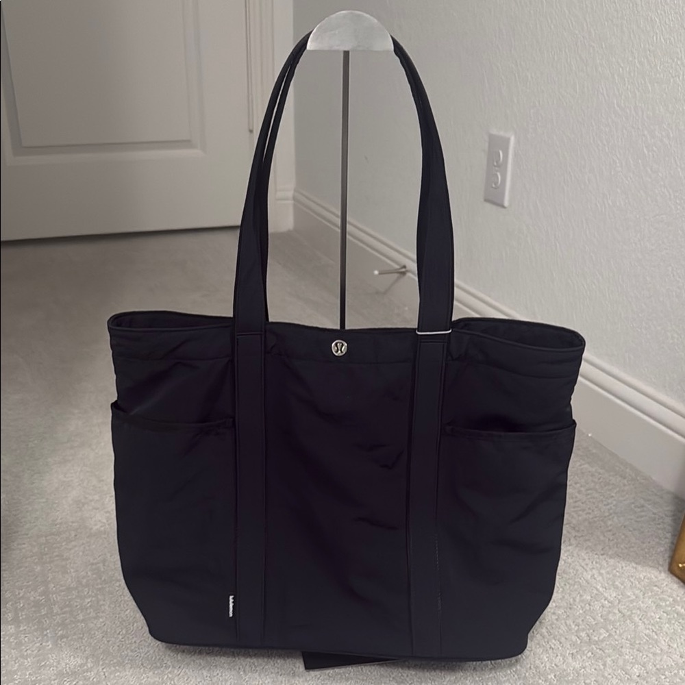Lululemon Daily Multi-Pocket Tote Bag 20L
